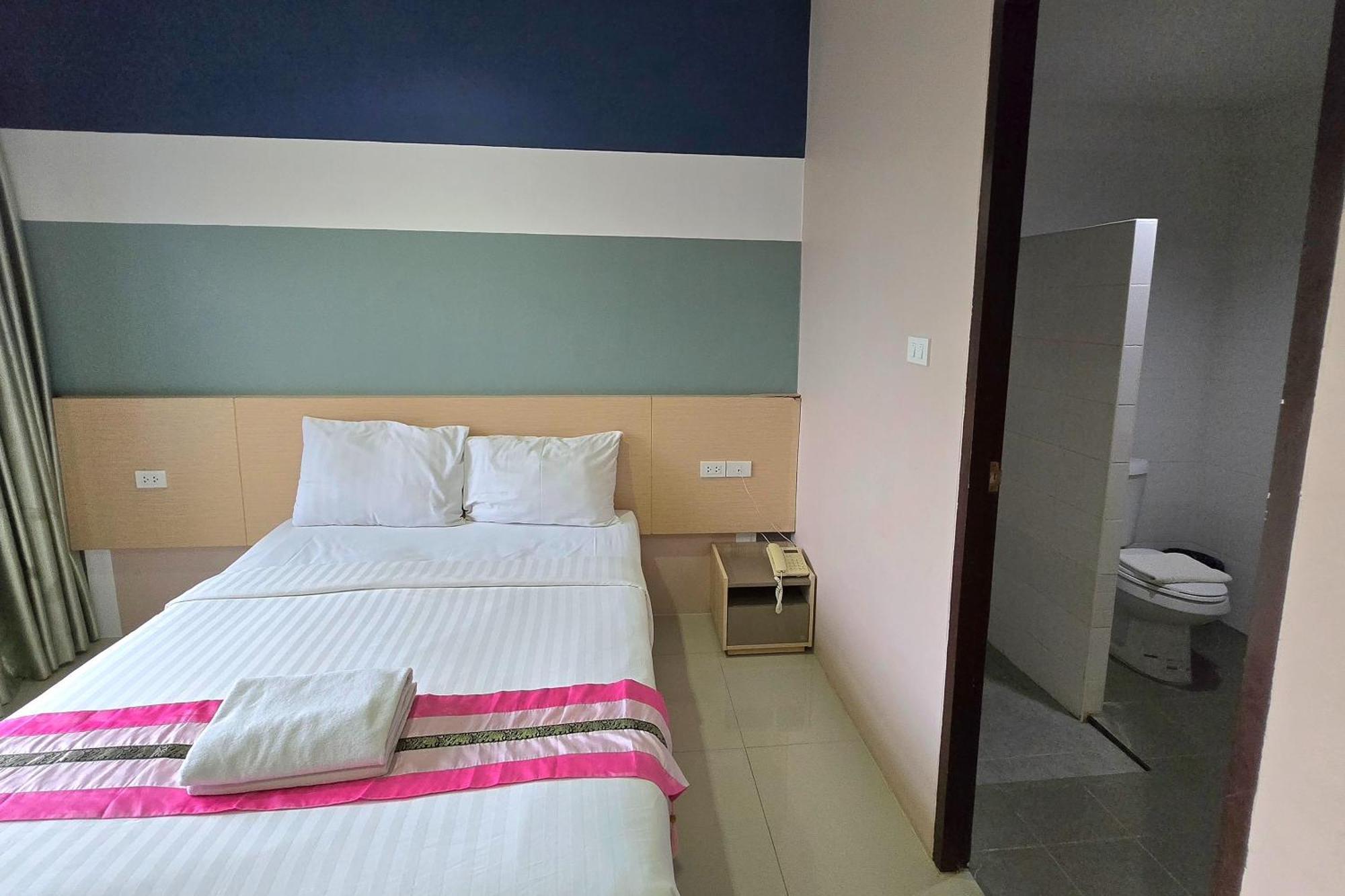 Jj Residence Phuket Town Buitenkant foto