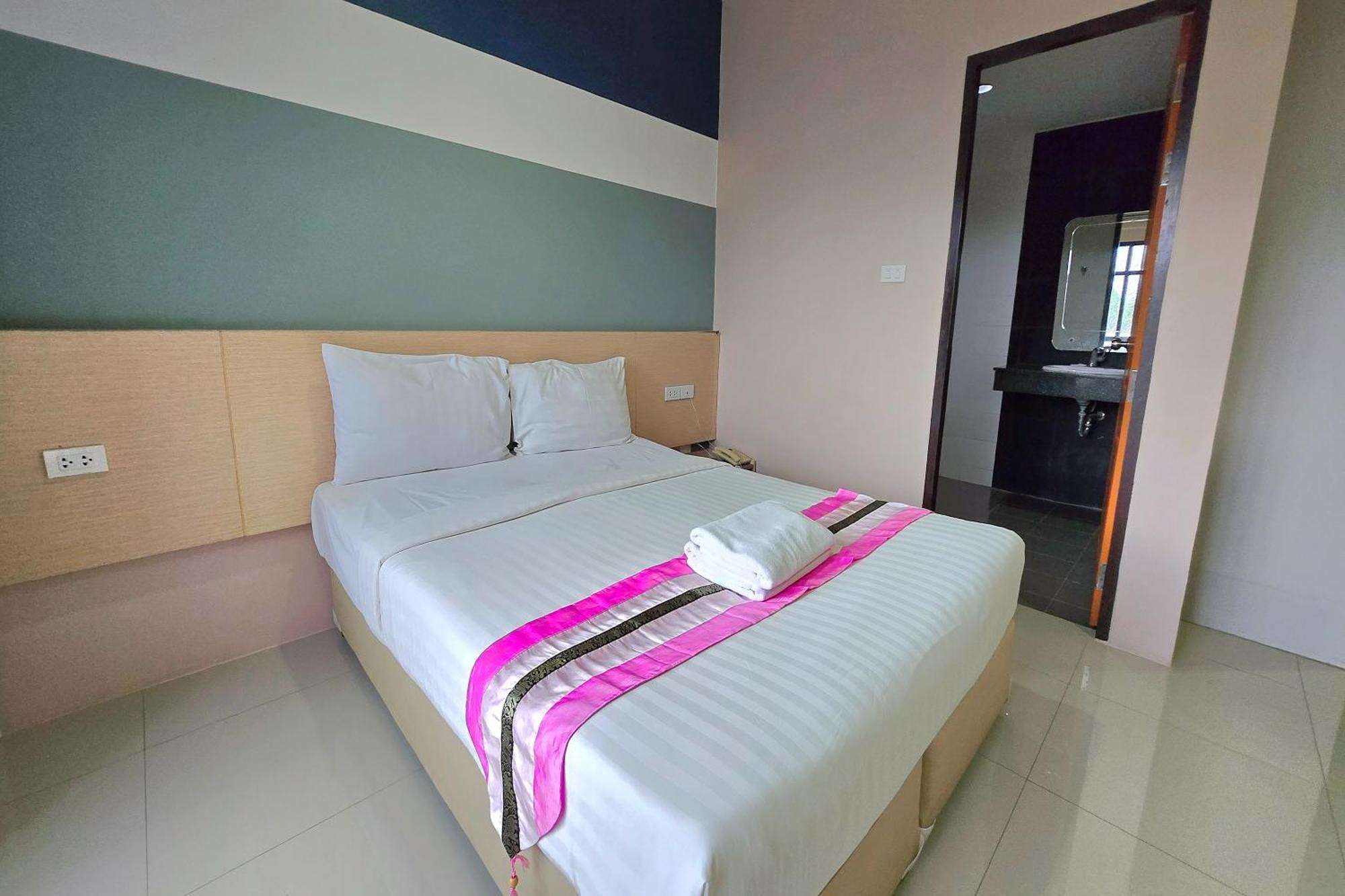 Jj Residence Phuket Town Buitenkant foto