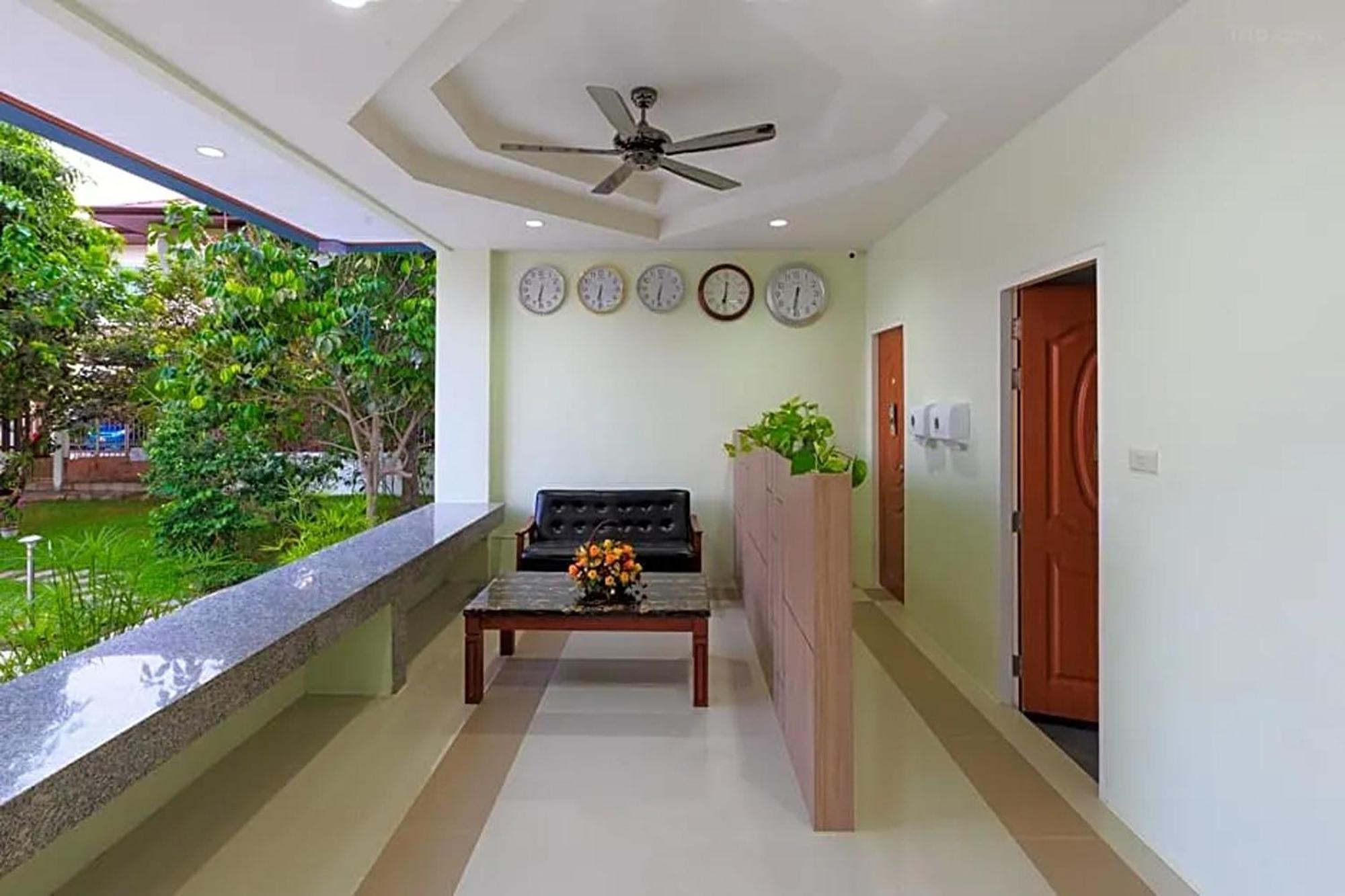 Jj Residence Phuket Town Buitenkant foto